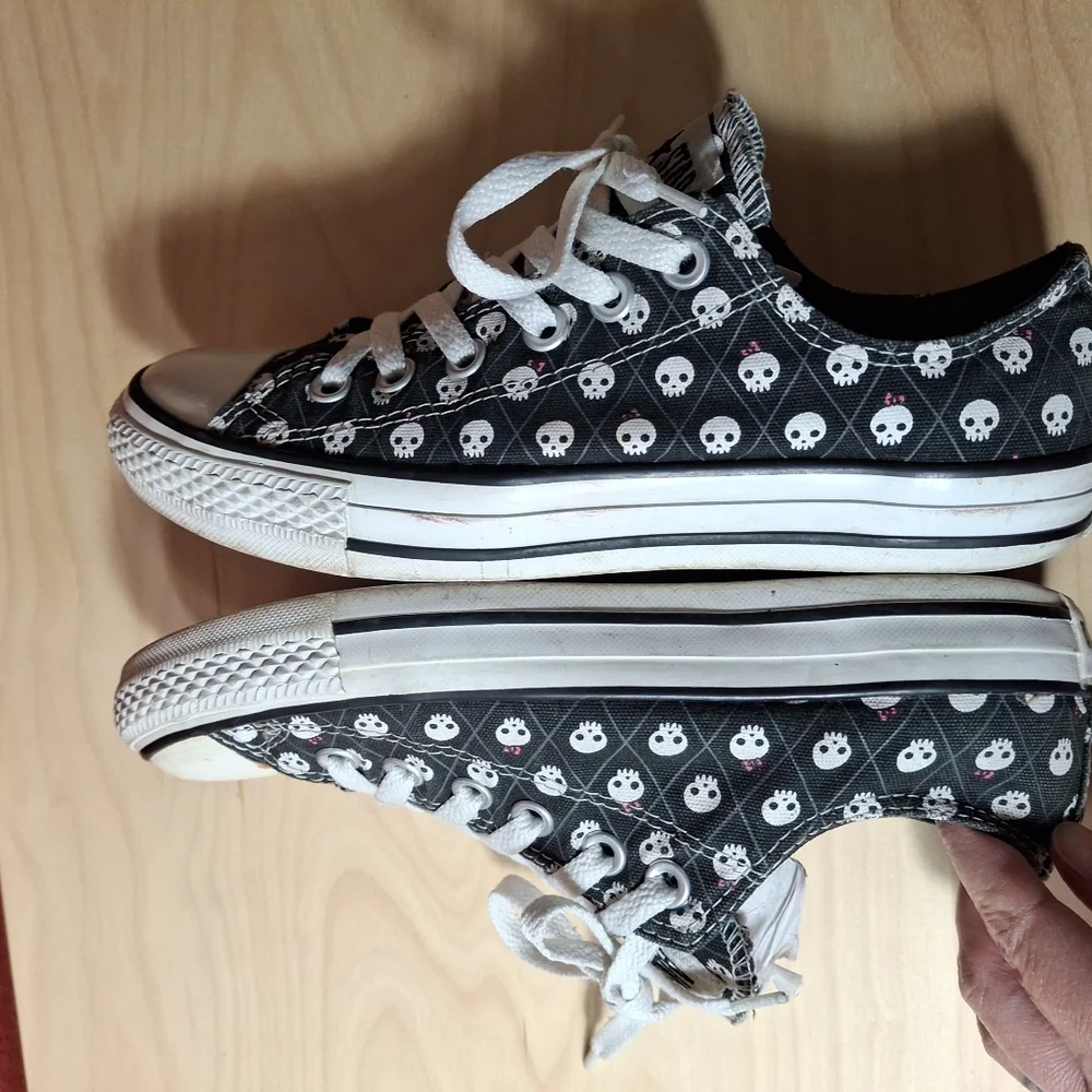 Converse Allstars Lo Top Sneakers Black w/ Mini White Skulls Women 7 - Picture 5 of 12